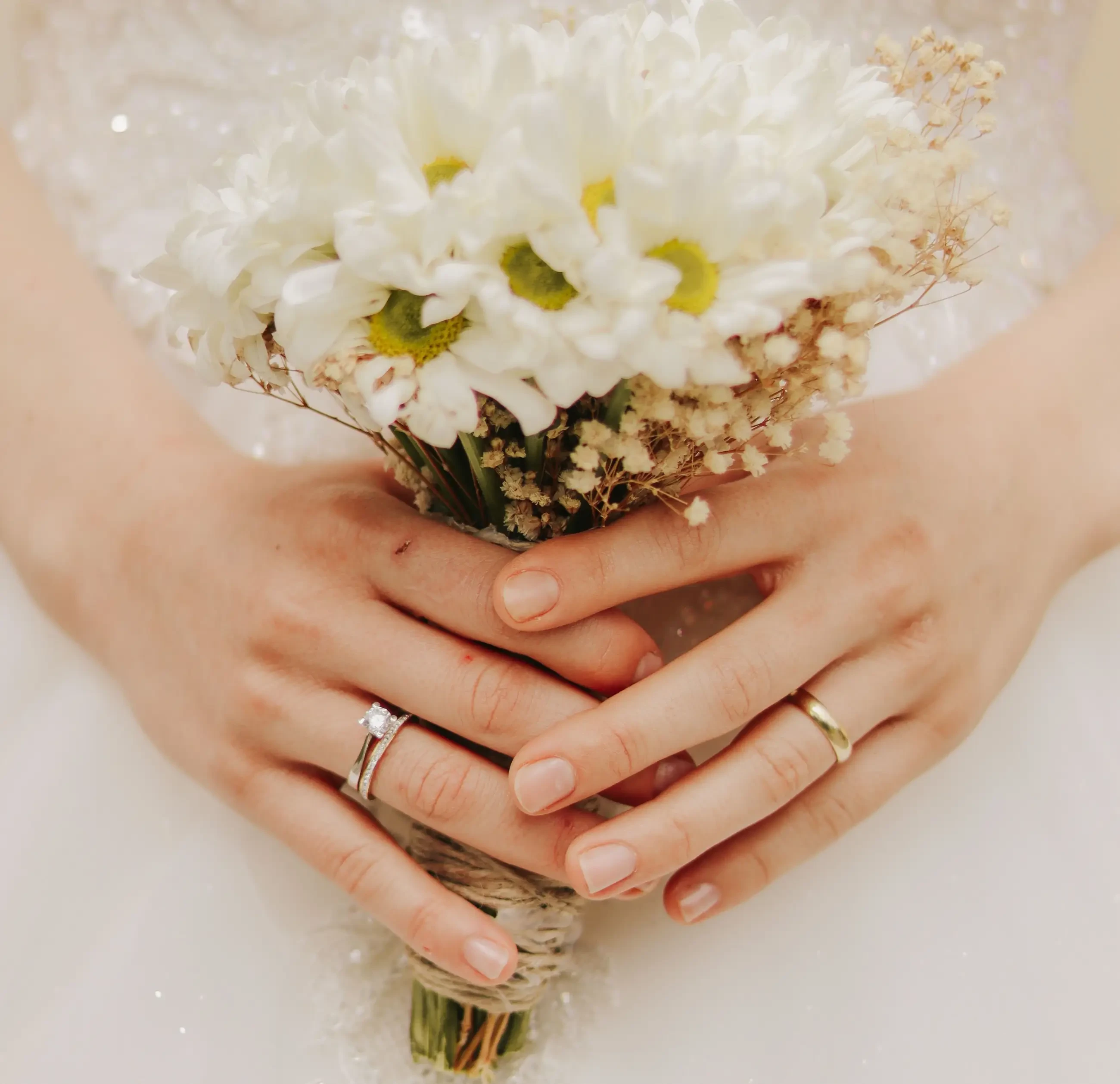 Real or Fake Flowers for Your Wedding: A Blooming Dilemma. Desktop Image