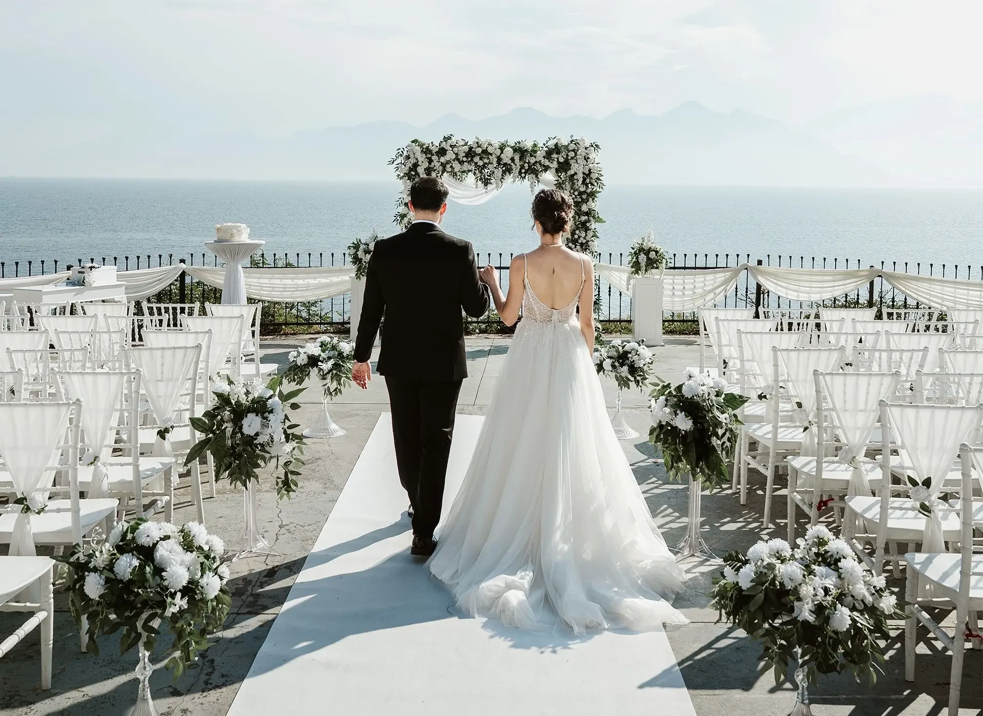 Finding the Perfect Time for Your Wedding. Desktop Image